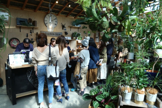 庭とグリーン雑貨の店「ガーデンクルー」。関西ではここでしか扱っていない人気ブランドの雑貨も並ぶ