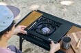 カセットコンロをIGTテーブルにすっきり設置。WAQの新作バーナーベース「WAQ MULTI BURNER BASE」が6月17日発売開始