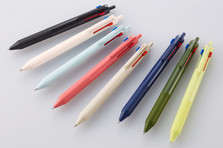 今年生誕70周年を迎えるスヌーピーデザインが登場 クルトガ スタンダードモデル スヌーピー クルトガ ラバーグリップ付モデル スヌーピー シリーズ 11月10日 火 数量限定発売 三菱鉛筆株式会社のプレスリリース