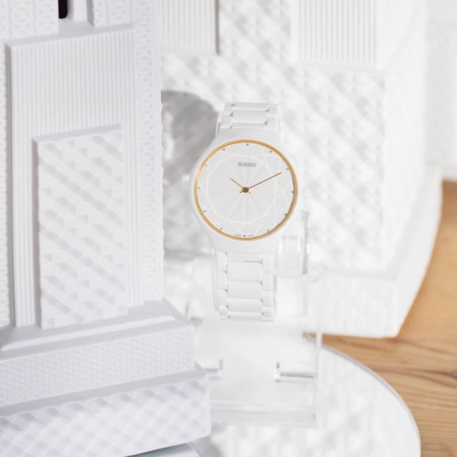 スイス生まれの時計ブランド ラドーより デザインコラボレーション限定モデル トゥルー シンライン ジェム リミテッド エディション が新登場 スウォッチ グループ ジャパン株式会社 ラドー事業部 のプレスリリース