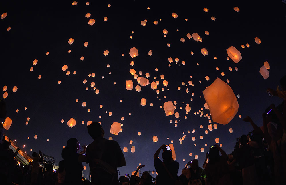 今週末いよいよ開催 夜空に舞う スカイランタン に願いを込めて 自然の中でキャンプと音楽を楽しむイベント Camplugged Vol 3 株式会社 ブルックスのプレスリリース