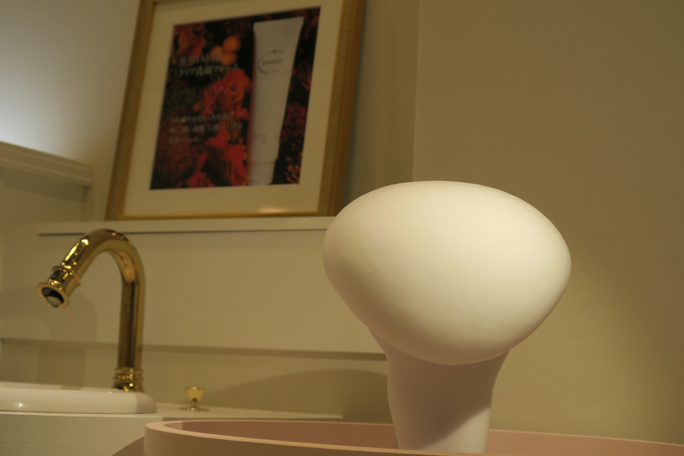 24時間自動泡立てマシン もこエミ で きめ細やかなもっちり泡 を体験 Hadaemi Kyoto店にオリジナルバブルマシン導入 Hadaemiのプレスリリース