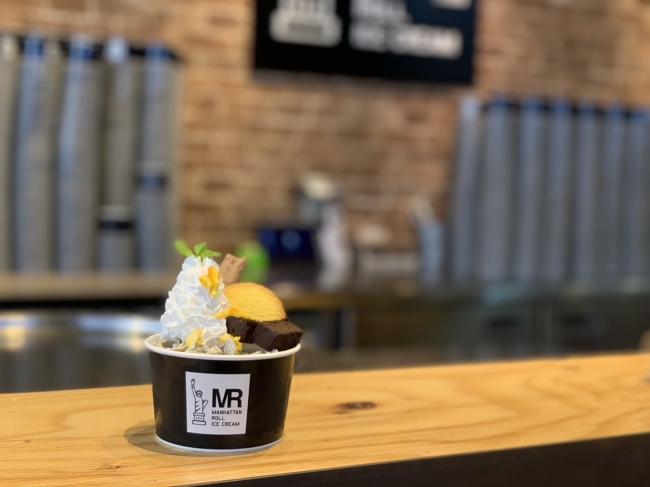 大阪初出店 原宿で人気のロールアイス専門店マンハッタンロールアイスクリームが 梅田の新ランドマーク Links Umeda にnew Open 株式会社マンハッタンロールのプレスリリース