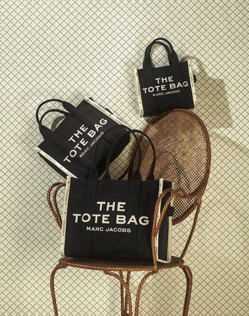 MARC JACOBSのアイコントート「THE TOTE BAG」から新デザインが多数 