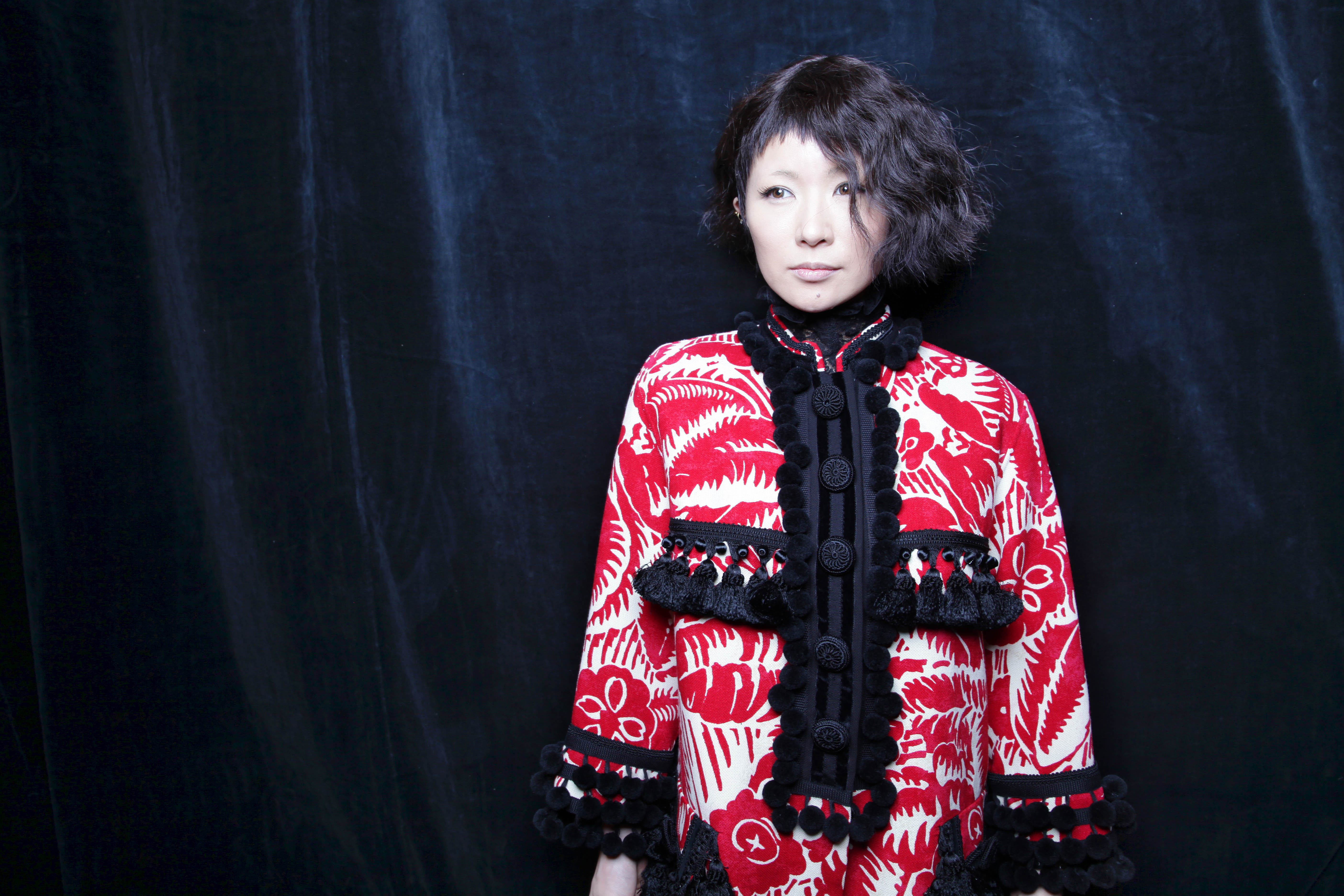 椎名林檎さんがMARC JACOBSのファッションショーに出席｜マーク ジェイコブス ジャパン株式会社のプレスリリース