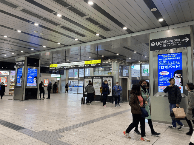 ▲新大阪駅での大規模広告展開