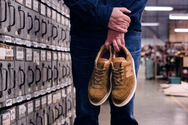 Grenson×new balanceコラボレーション 高級革靴をイメージした「576