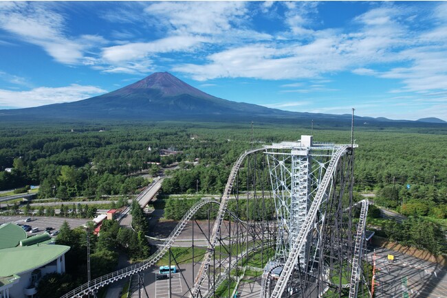 夏の富士山と訪日外国人に人気の絶景展望台「FUJIYAMAタワー」