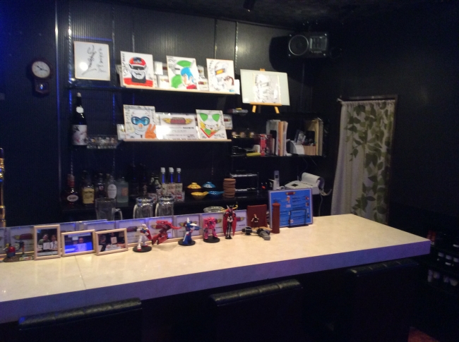 カウンターの直筆サイン