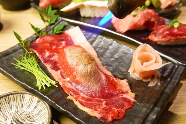 各メディアで話題の肉寿司が食べ放題 8種の肉寿司がなんと1500円で食べ放題 豚平魚吉 上野 店 の肉寿司フェア 株式会社ディー アールのプレスリリース