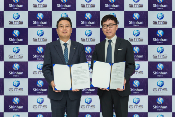 【Shinhan Cambodia President & CEO Byung Hyun Seo氏(左)と、GMS Cambodia 中島社長(右)】