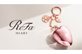 バッグで揺れる、私だけのハートのお守り。⼼も弾む⼩さなツヤメイクブラシ。「ReFa HEART BRUSH charm」2026年5月下旬Club Airaにて発売