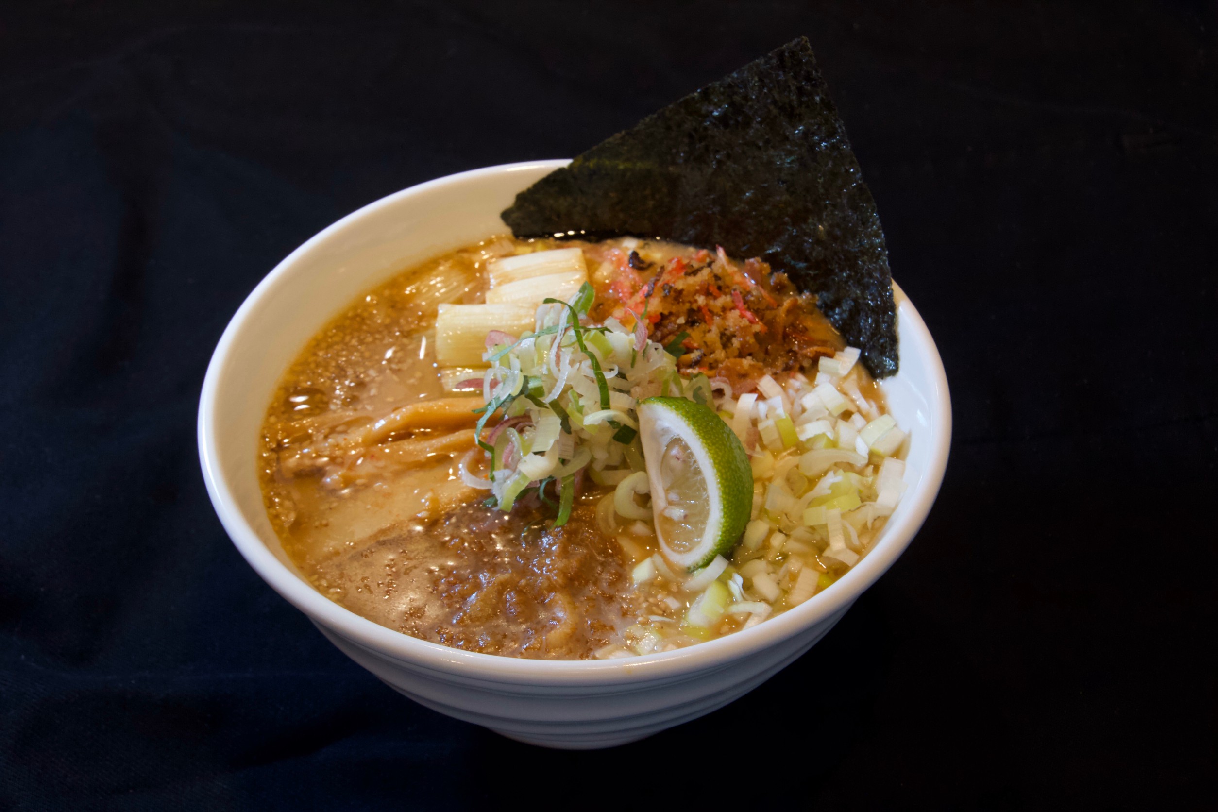 東京豚骨拉麺ばんから ２つの 極 誕生 味噌ラーメン革命の極み 芳醇葱油味噌ラーメン 究極のジャンク ガリマヨストロングまぜそば 株式会社 花研のプレスリリース