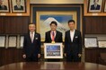 ケイアイチャレンジドアスリートチーム 佐藤 正樹選手富士吉田市の堀内 茂市長を表敬訪問