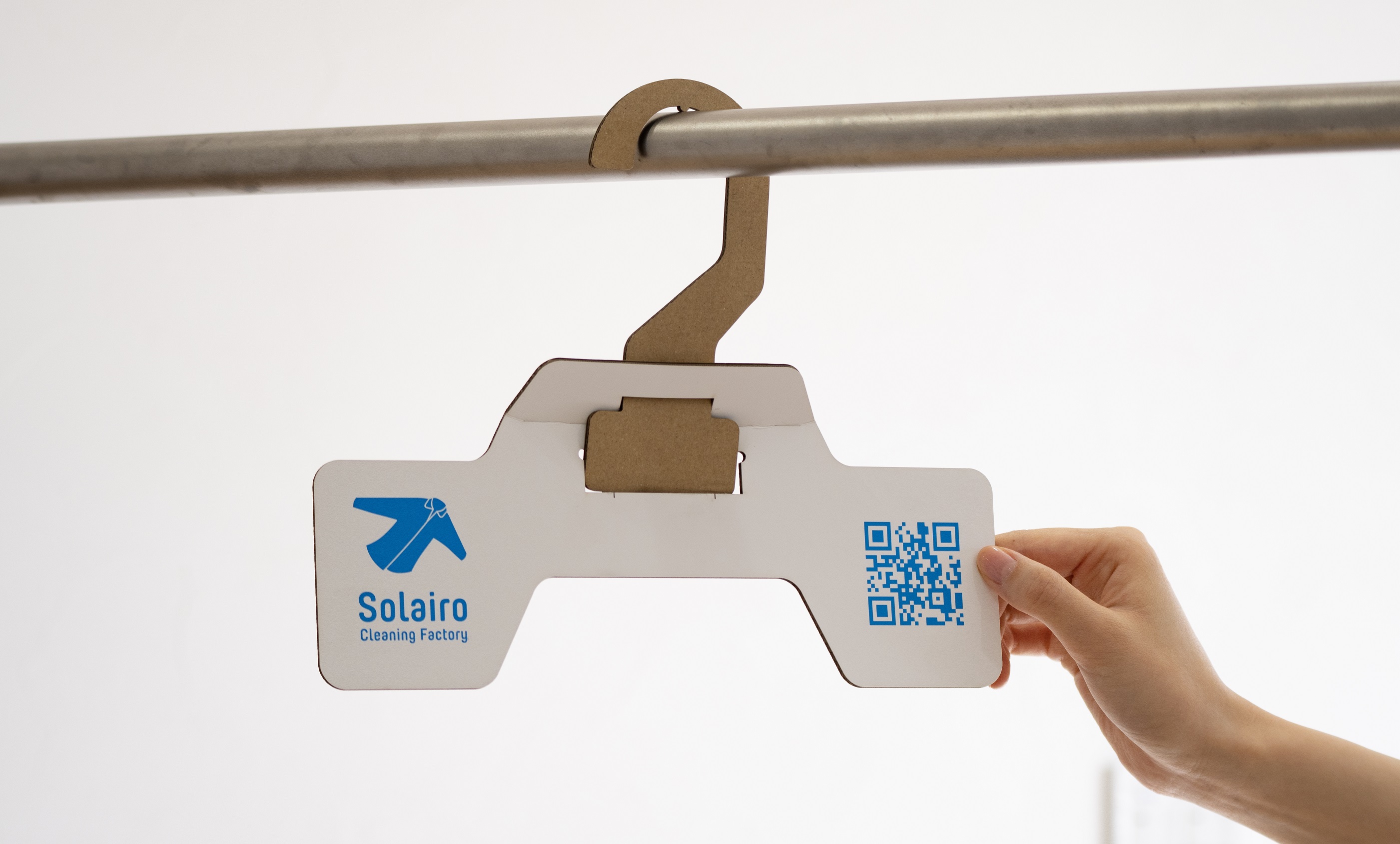 クリーニング業界初 Yシャツ用の段ボールハンガーの開発 実用化をスタート 株式会社アルサのプレスリリース クリーニング業界初 Yシャツ用の段ボールハンガーの開発 実用化をスタート 株式会社アルサのプレスリリース