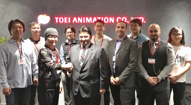 マンガプロダクションズと東映アニメーションのチーム、最前列左から冨岡氏、静野監督、ブカーリ・イサムCEO,アルマダホ・アムルCOO