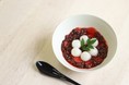 いちごと小豆の和洋融合スイーツ！果肉がたっぷり入った「苺の白玉しるこ」を販売いたします。