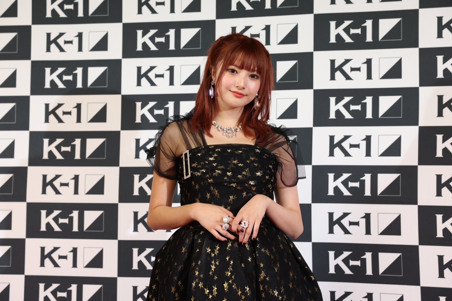 KO続出のK-1大会で、K-1スペシャルラウンドガールとして『安斉かれん』さんが初登場!「ライブ会場とは違った雰囲気に、同世代の選手達から ...