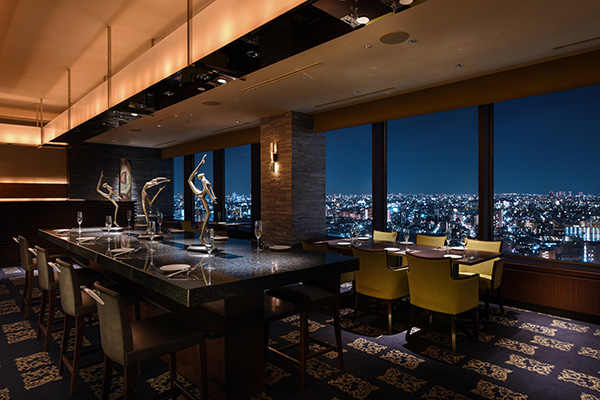 「オーヴェスト」店内(夜) 「オーヴェスト」店内(夜)