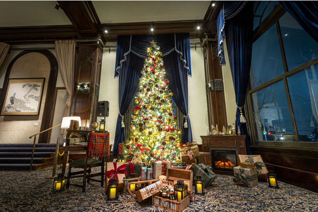 ホテルニューグランド　本館2階 ザ・ロビー　クリスマスツリー　（画像は昨年の様子）
