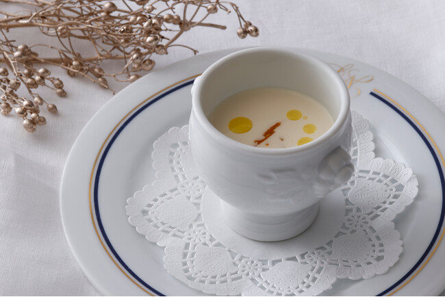 京都 聖護院かぶのクリームスープとチキンロワイヤル ゆず風味（スープ）