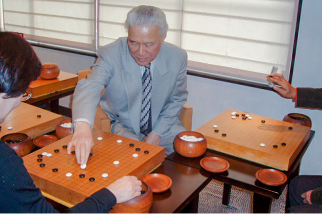 プロ棋士（白江八段）による指導碁イメージ写真