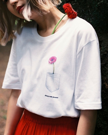 10月生まれのあなたへ 胸にしまう誕生花 10月誕生花tシャツが期間限定発売 モデルは10月生まれのペリ ウブを起用 合同会社 Imaginalのプレスリリース