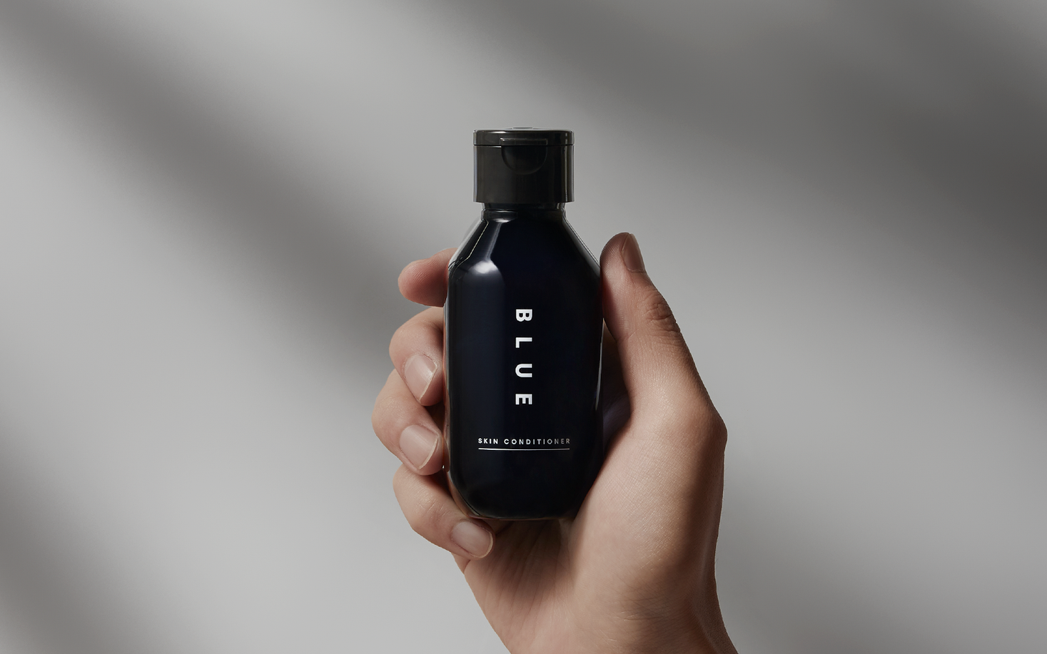 男性の4大肌悩み ニキビ テカリ 乾燥 エイジング 解消に特化 メンズ オーガニックスキンケアブランド Blue が発売開始 Grit Incのプレスリリース