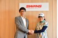 日本ゴルフ界の歴史を塗り替えた注目の女子プロゴルファー！女子プロゴルフツアー史上最年少優勝を成し遂げた勝みなみプロとSWANSアドバイザリースタッフ契約を締結