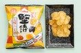 「堅あげポテト応援部」の投票で選ばれたピリッと辛い七味と香ばしいごま油の風味が楽しめる『堅あげポテト 七味とごま油味』