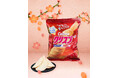 新春にピッタリ みつけたら願いが叶う!?ホシ型がランダムに入ったザクッと食感と梅の酸味が楽しめる成型ポテトチップス『クリスプ 梅ホシ味』