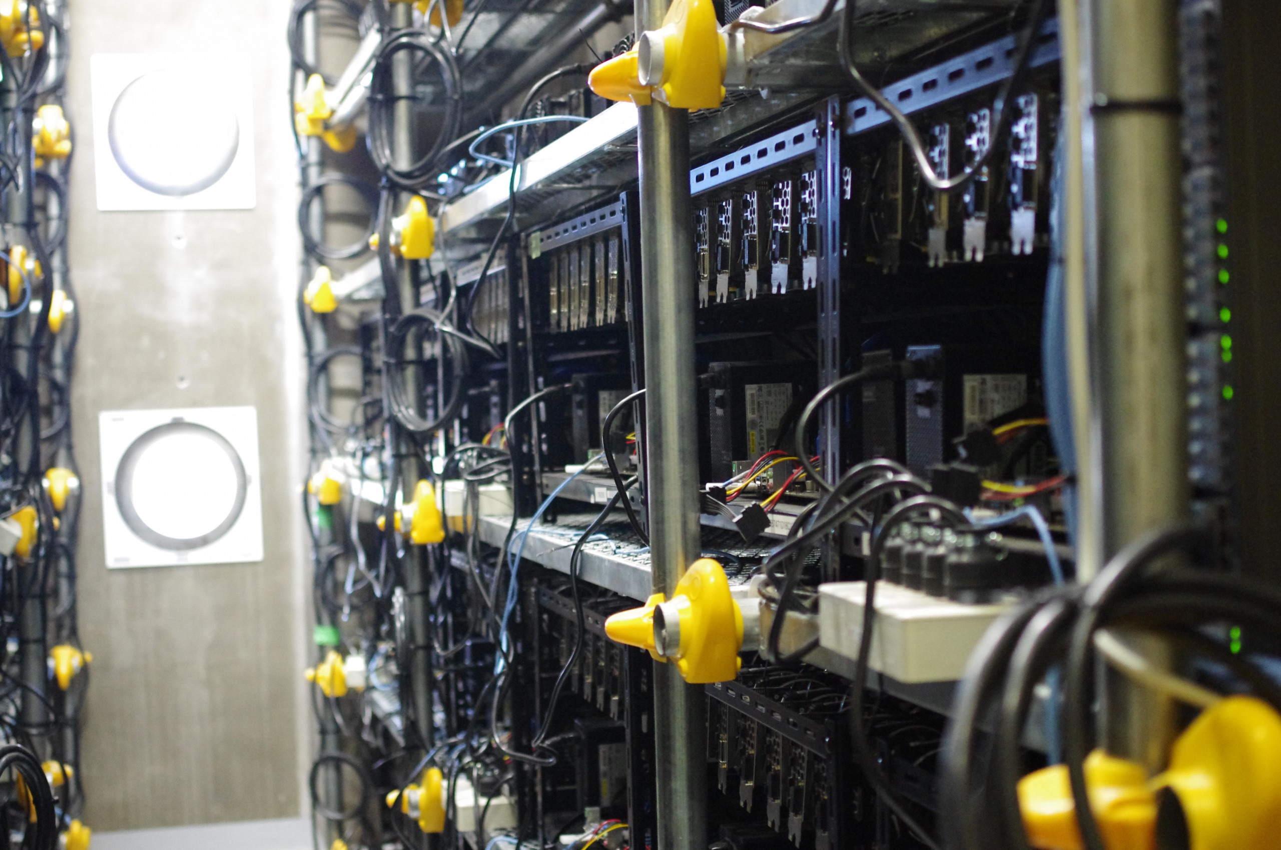 仮想通貨マイニングマシン 正体不明