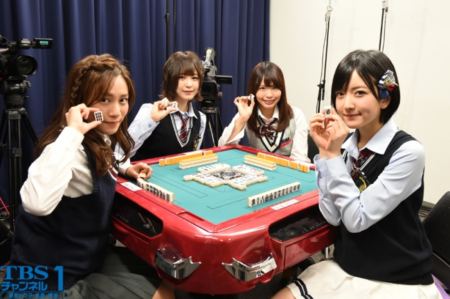 左から、斉藤真木子（SKE48）、三田麻央（NMB48）、松村香織（SKE48）、須藤凜々花（NMB48）