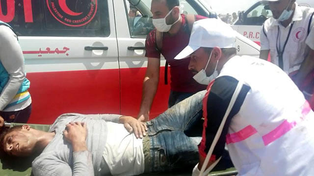 パレスチナ・ガザ地区でのイスラエルへの抗議運動での救急対応の様子（日本国際ボランティアセンター　パートナー団体、PMRS提供）