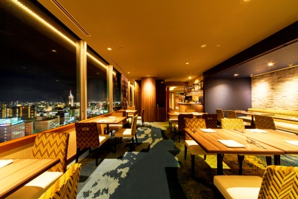 富山エクセルホテル東急（左：ロビー、右：レストラン「リコモンテ」）
