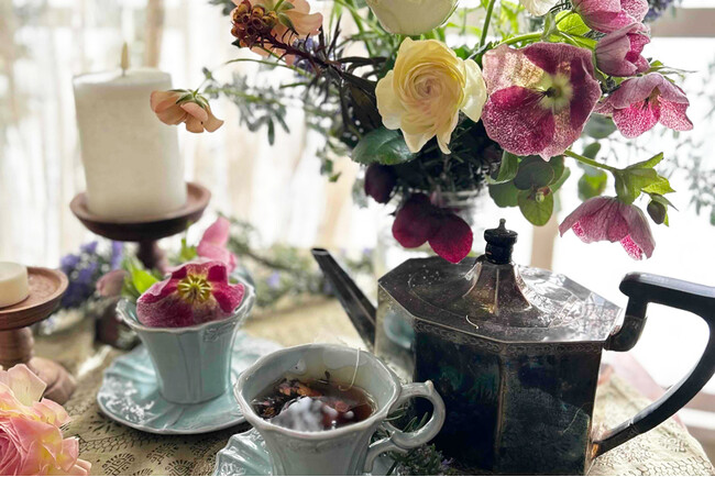 長野県産メインのお花と、オリジナルブレンドの紅茶をセットにして毎月お届け（画像はイメージです）