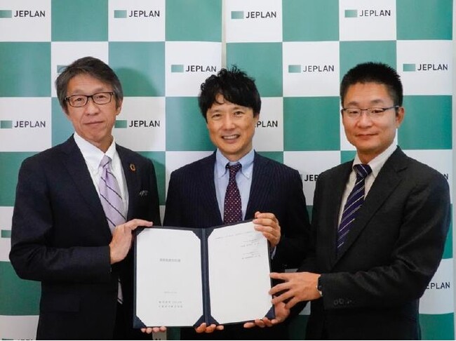 左から、JEPLAN岩元会長、大阪ガス佐藤新規事業開発部長、JEPLAN高尾社長