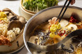 “秋バテ”を予防するキノコ10種類の栄養満点スパイシー火鍋や上海蟹づくしのコースが登場！食欲の秋を満たすラグジュアリーホテルのオータムディナー