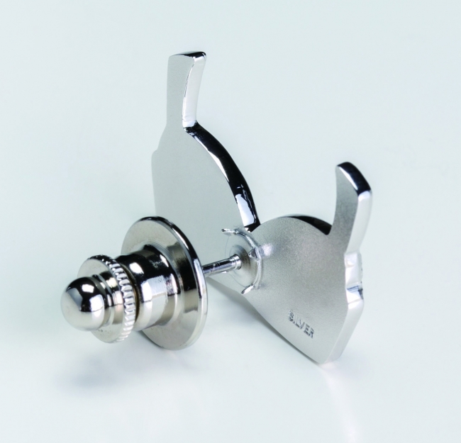 純銀のブラピンバッジ裏面