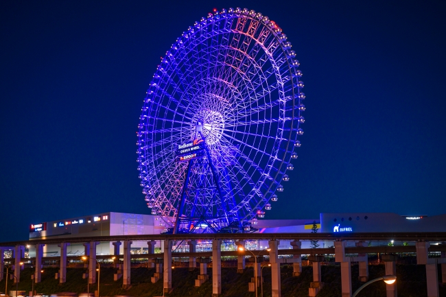 「レッドホース オオサカホイール」は夜には美しい夜景スポットとなり、デートスポットとして人気