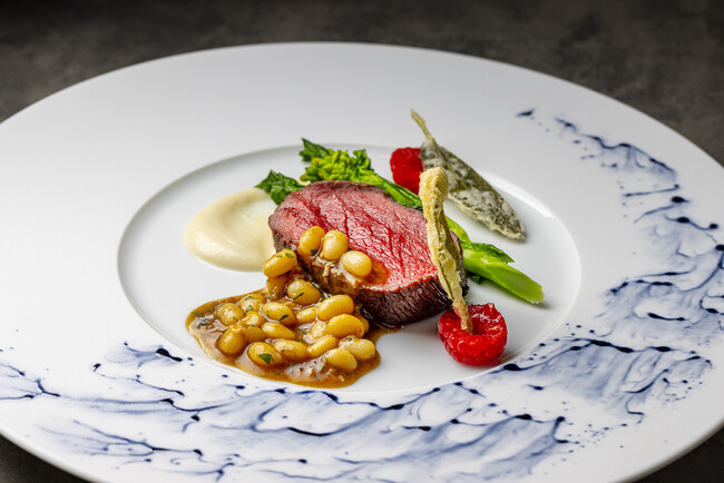 モダンフレンチ「コラージュ」 蝦夷鹿のロティ 白いんげん豆と根セロリ モダンフレンチ「コラージュ」 蝦夷鹿のロティ 白いんげん豆と根セロリ
