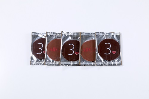 サック バゲット パレ 5枚入(1,868円〈税込〉)　季節限定のビターチョコレートとミルクチョコレートのパレの詰合せ。バッグ型のボックスは、1930年代を象徴するデザイン