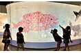 子どもたちの想像力を刺激する「学び」と「体験」の場『レオ・レオーニの絵本づくり展』アート体験プログラムを開催