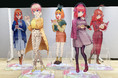 “五つ子とお家で読書！”『五等分の花嫁∬』限定オリジナルグッズ「等身大アクリルスタンド」の魅力に迫る!!