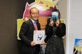 「顔出しNG」のアニメ原作者が伊予市武智市長を表敬訪問!?メディア初公開となるその姿とは?