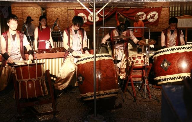 気鋭の打楽器集団GONNAによるプロジェクションマッピングと太鼓・マリンバの白熱のコラボライブ