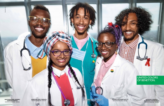ナイジェリア人、インド人、チャド人、アングロサクソン系スリランカ人、 イタリア系ナイジェリア人から成るイタリアの医学生たち