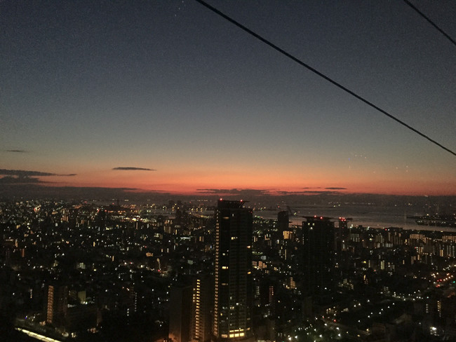 夜明け前のロープウェイの中からの神戸の街並み（6：30頃）