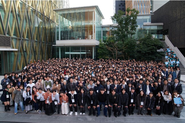 参加者全員による記念撮影