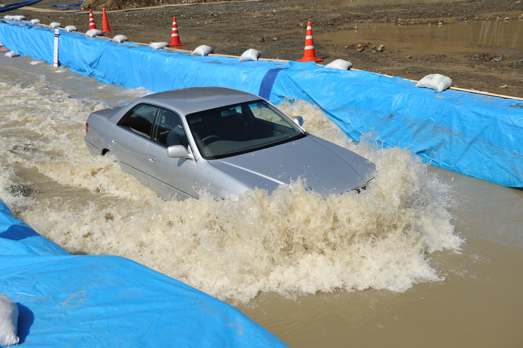 関東エリアの局地的大雨による 車両冠水トラブルの依頼が50件超|JAFのプレスリリース